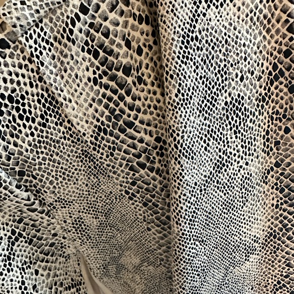 Trendy jacket, so many details! - Picture 9 of 11